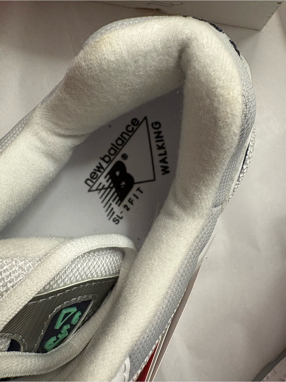 New Balance Ladies White and Navy Athletic Sneakers 10 SL-2 Fit - Picture 4 of 9